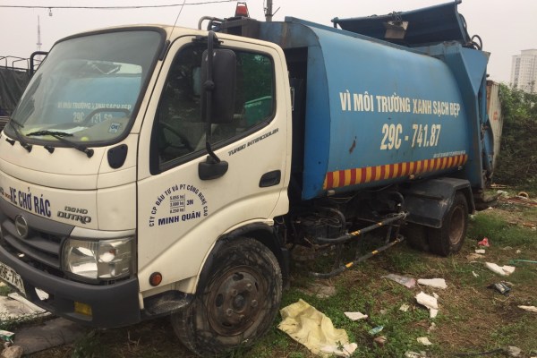 xe-cho-rac-hino-06-khoi-cu-doi-2015